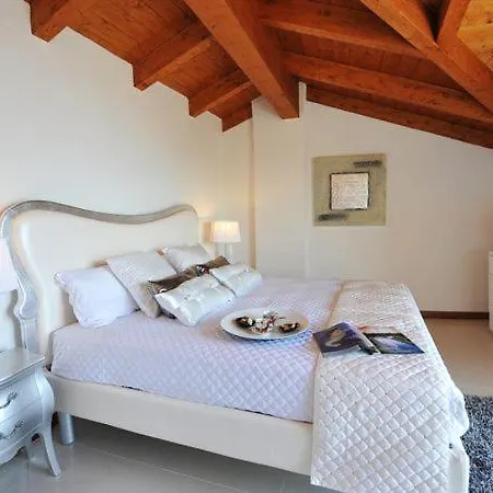 Sleeps 4 Pool Apartamento Pianello Del Lario