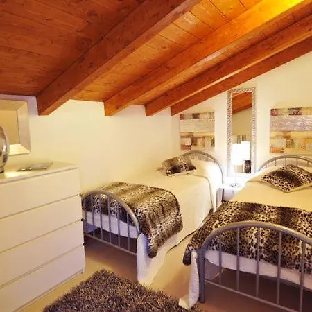 Apartamento Sleeps 4 Pool